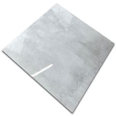 Szara płytka ceramiczna imitująca beton o wymiarach 60x60cm ułożona na białym tle